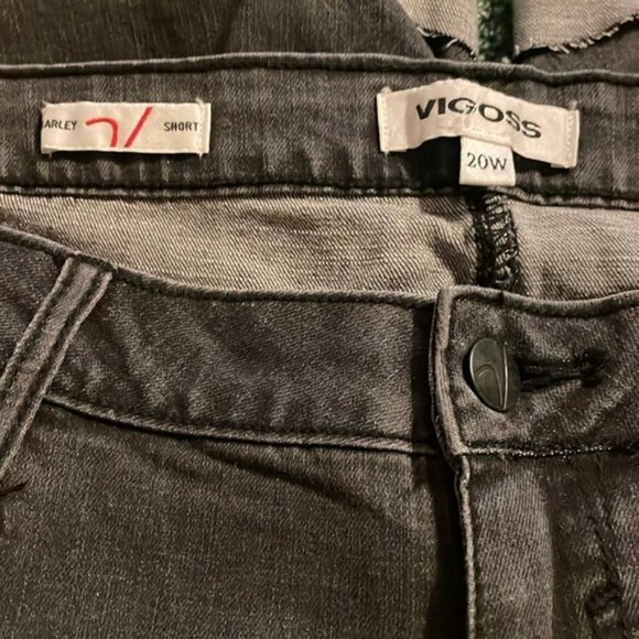 NWT Vigoss Plus Size Marley Mid Rise Cuff Distressed Lt Wash Shorts Black Sz 20W - Picture 4 of 5